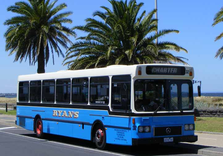 Ryans Mercedes O405 Volgren 32